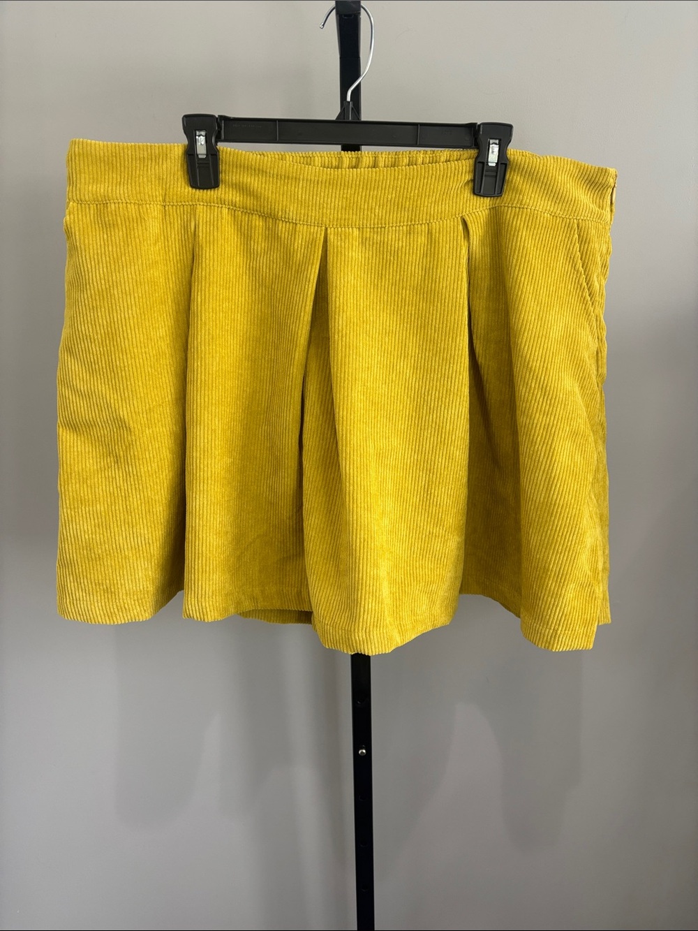 DAVI & DANI Mustard Yellow pleated Corduroy Skort Size 2XL